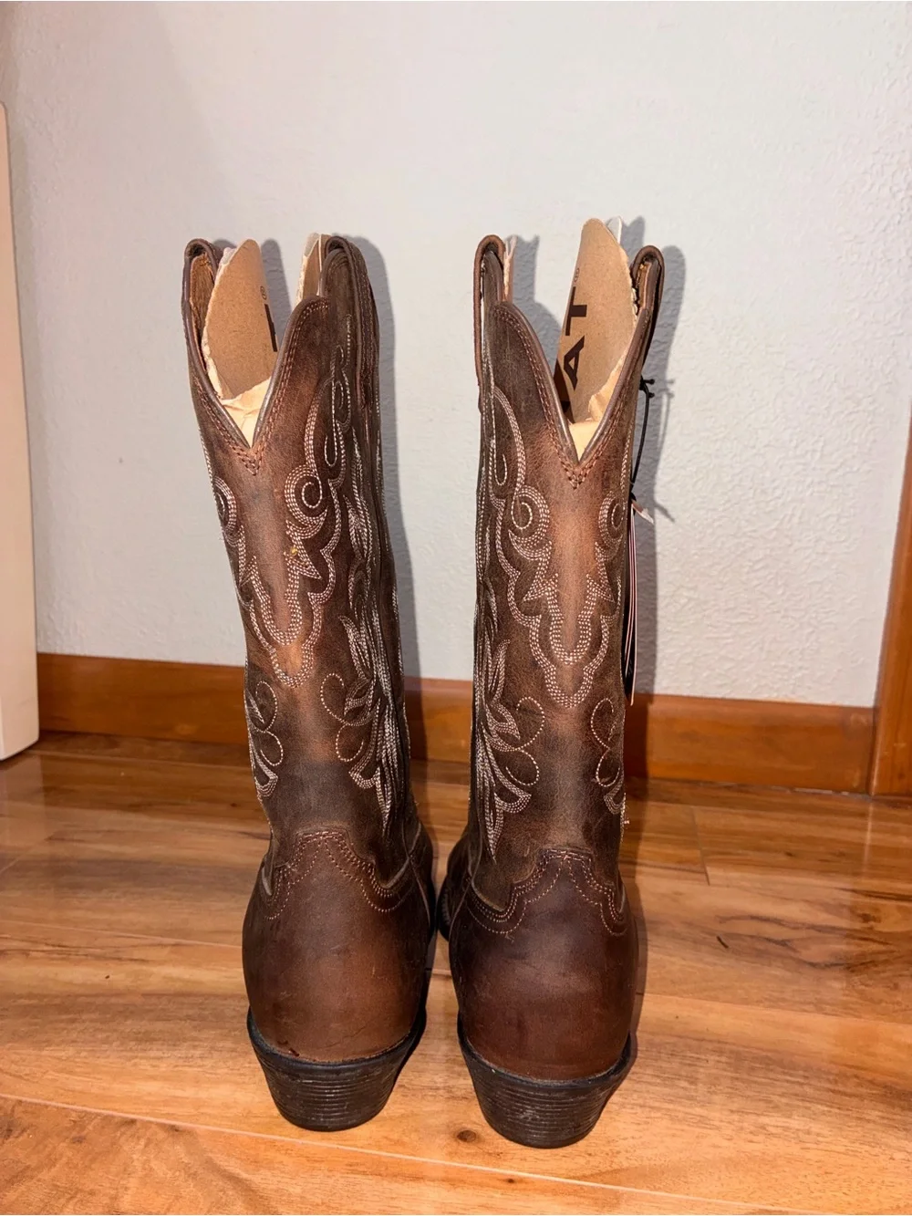 Ariat Women’s Heritage J-Toe Western Cowboy/Cowgirl Boots- size 8.5 B